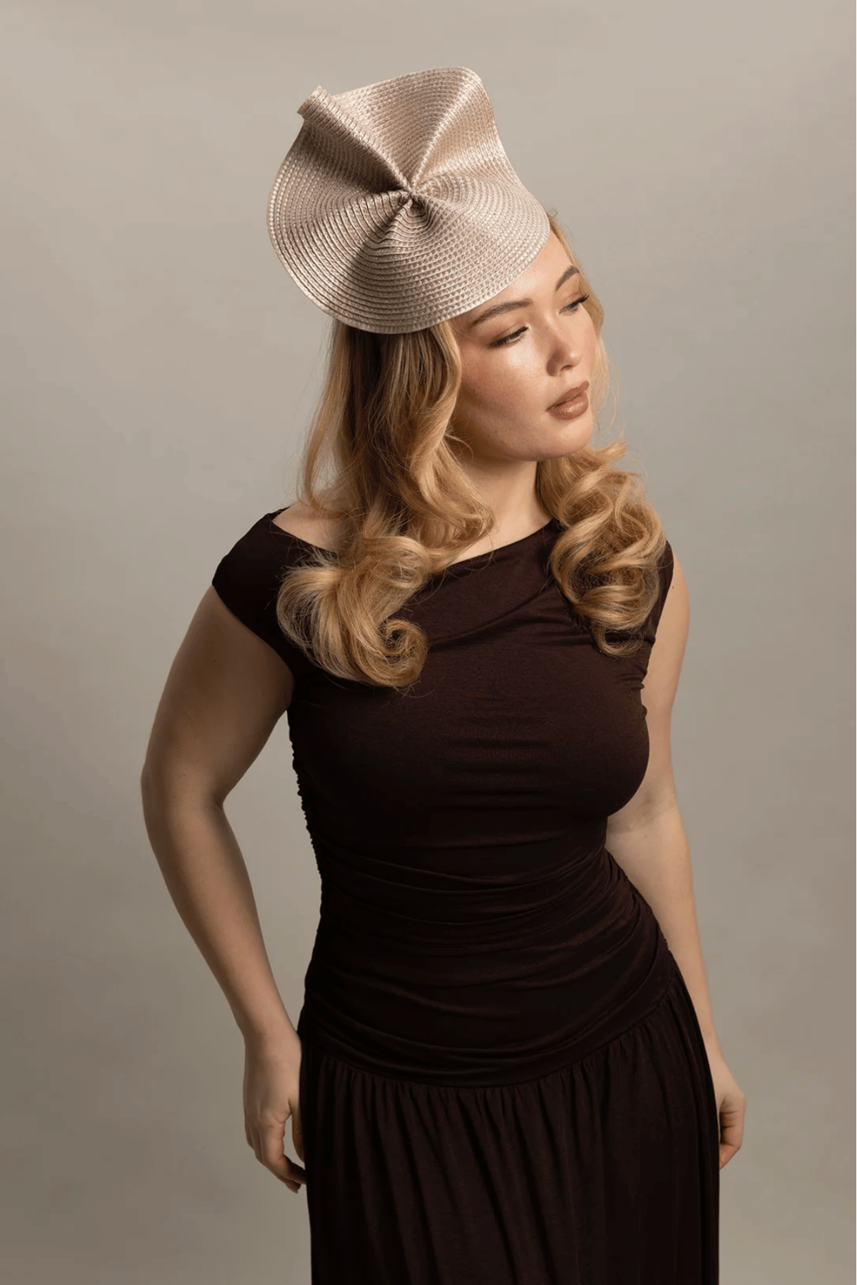Zaria Fascinator in Beige