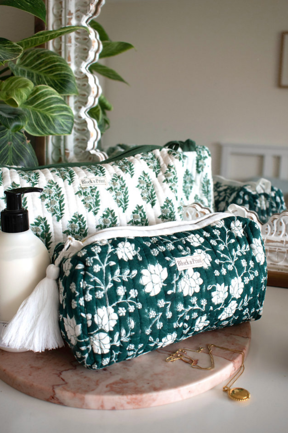 Green Daisy Make-up Bag