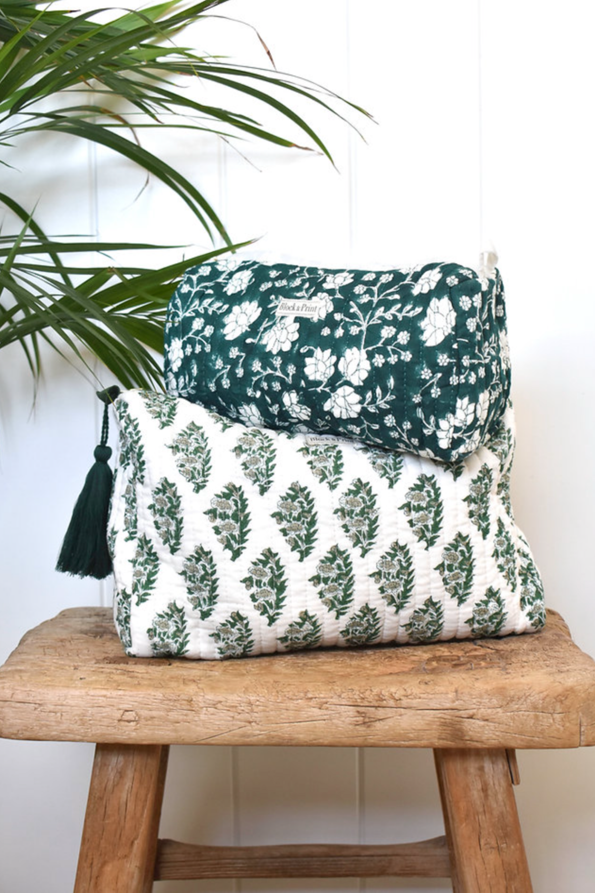 Green Daisy Make-up Bag