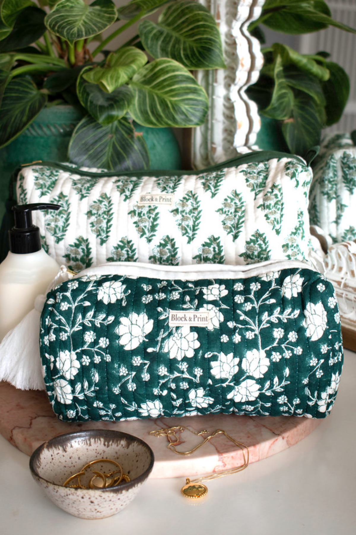 Green Daisy Make-up Bag