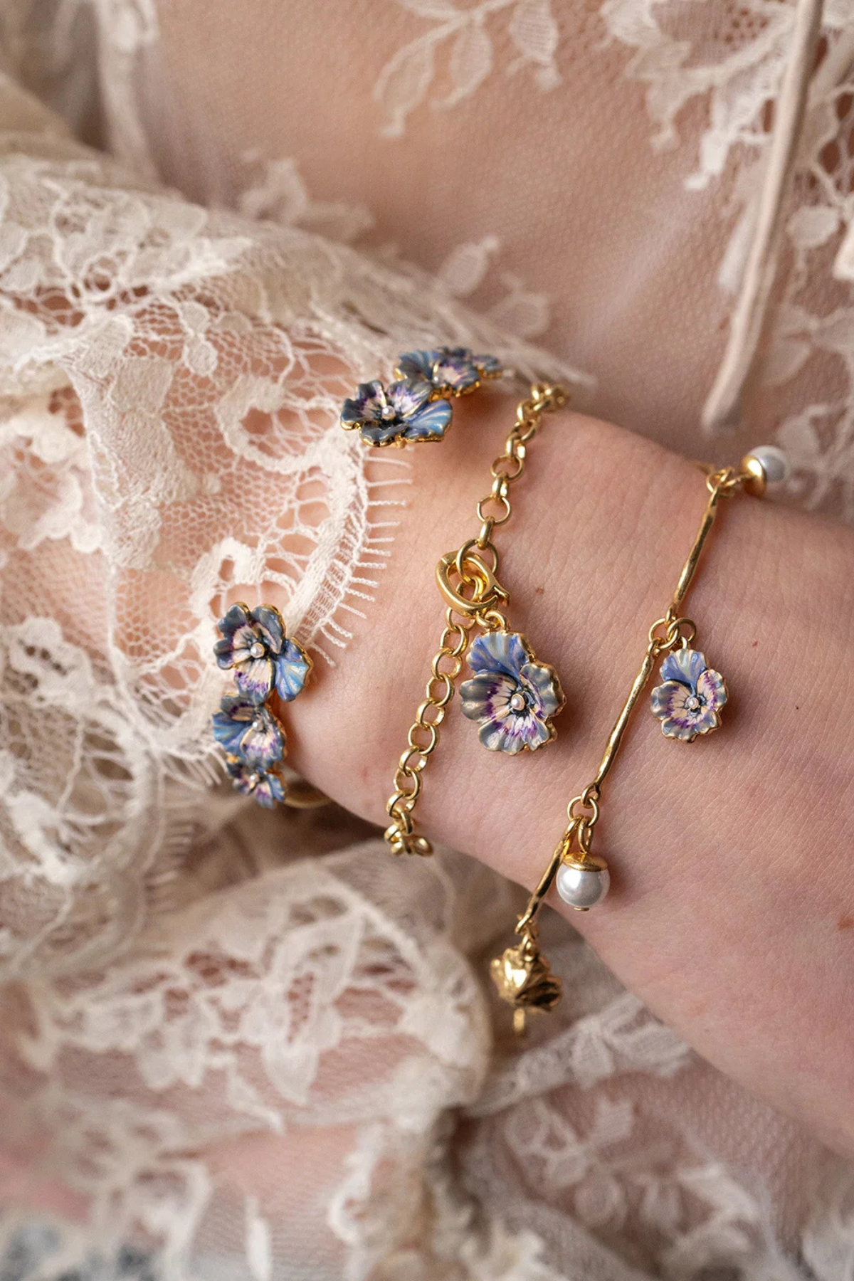 Pansy Pearl Gold Charm Bracelet