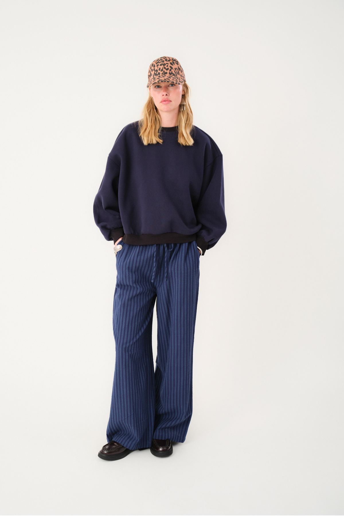 Sydney Pineapple Sweatshirt Dark Blue