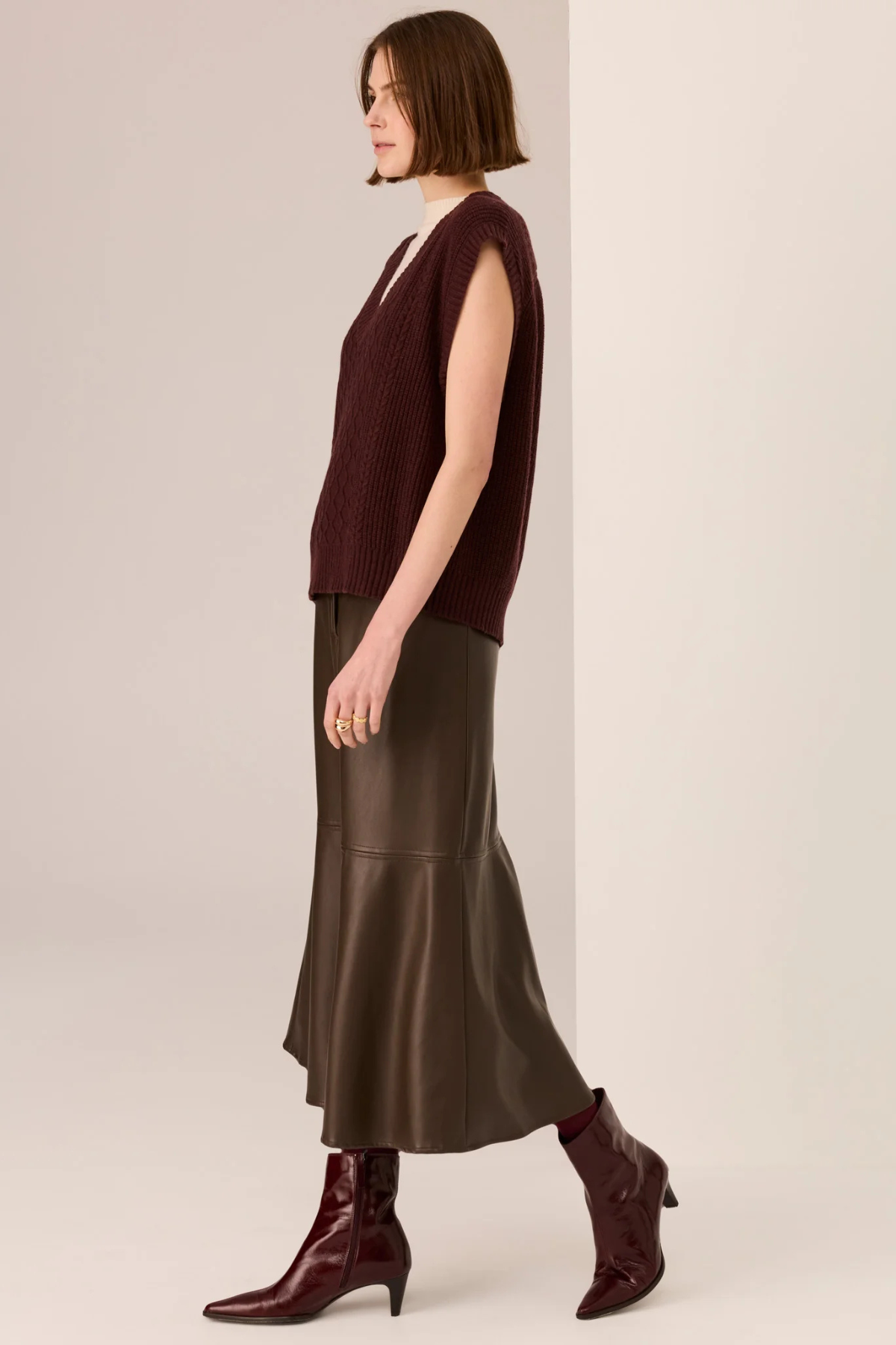 Loren Cable Vest Merlot
