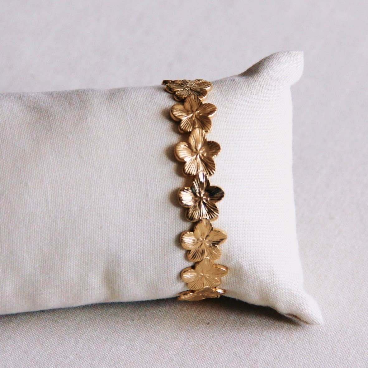 Flowers Bangle Gold