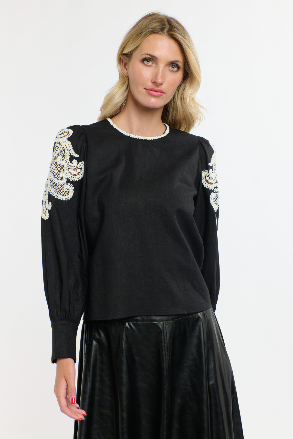 Danbury Top Black Swan