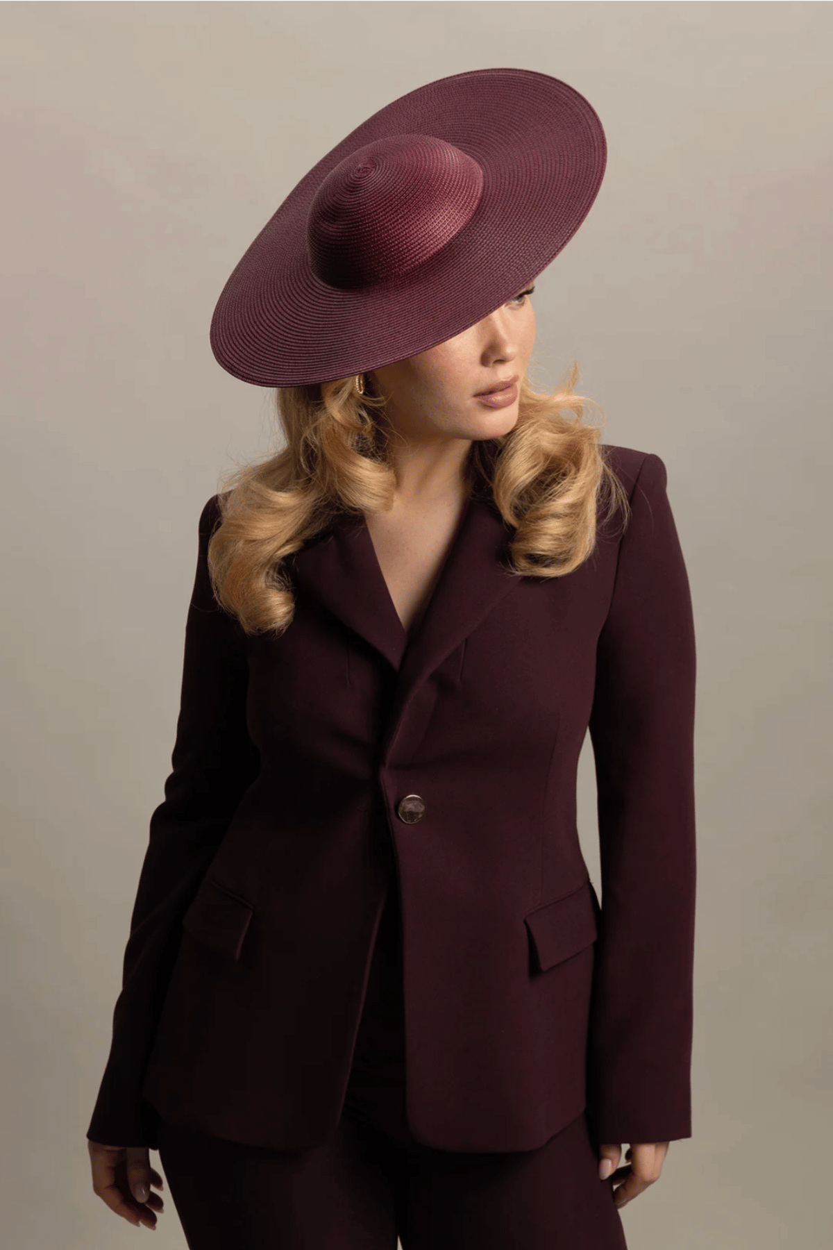 Mona Plate Hat in Burgundy Red