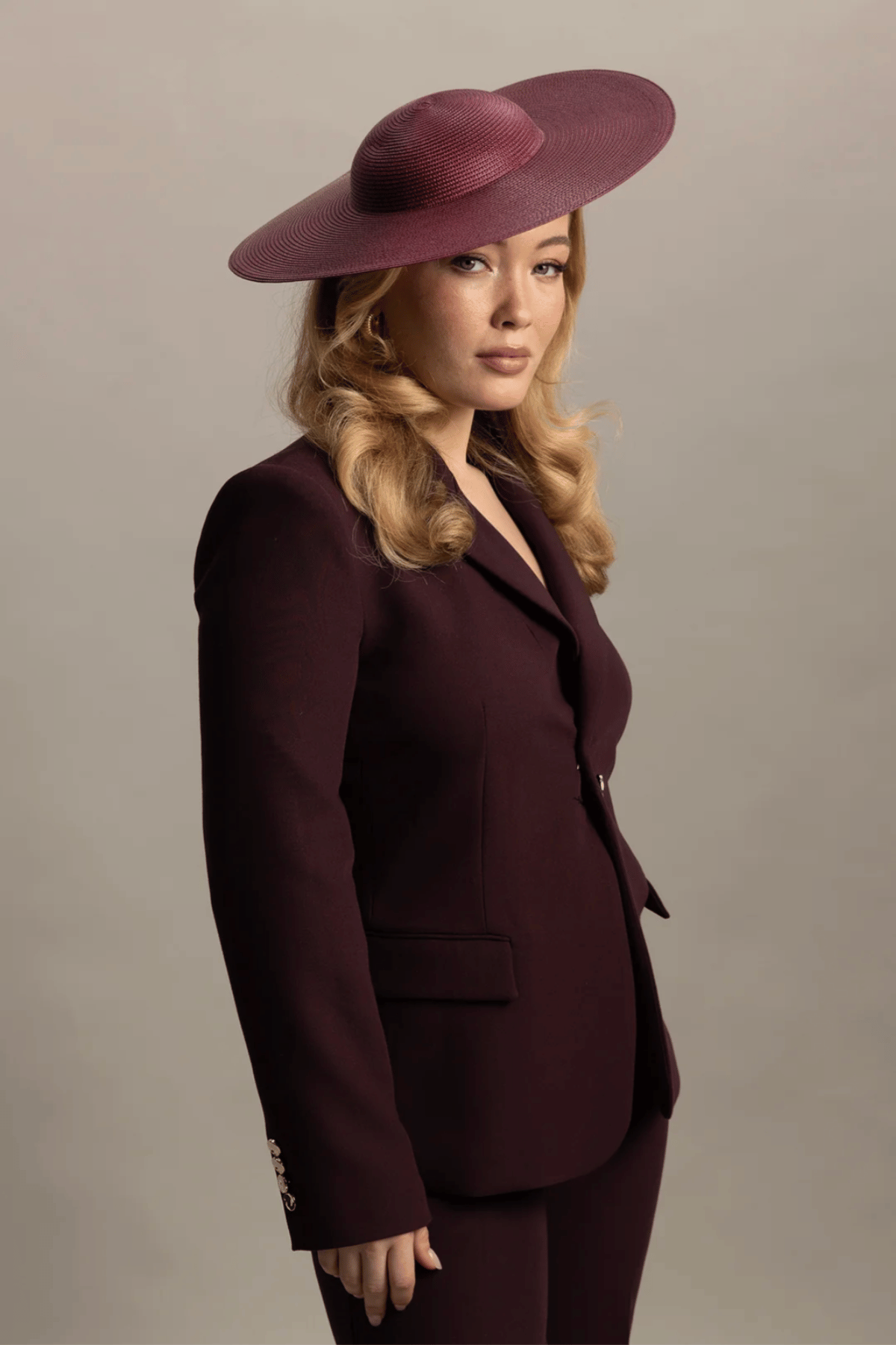 Mona Plate Hat in Burgundy Red