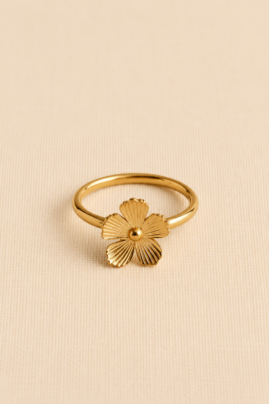 Minimalist Ring With Small Flower