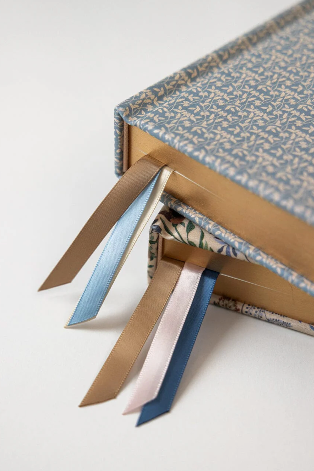 2026 Day to a Page Linen Bound Planner