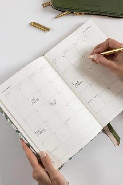 2026 Teachers Desktop Planner Hydrangea