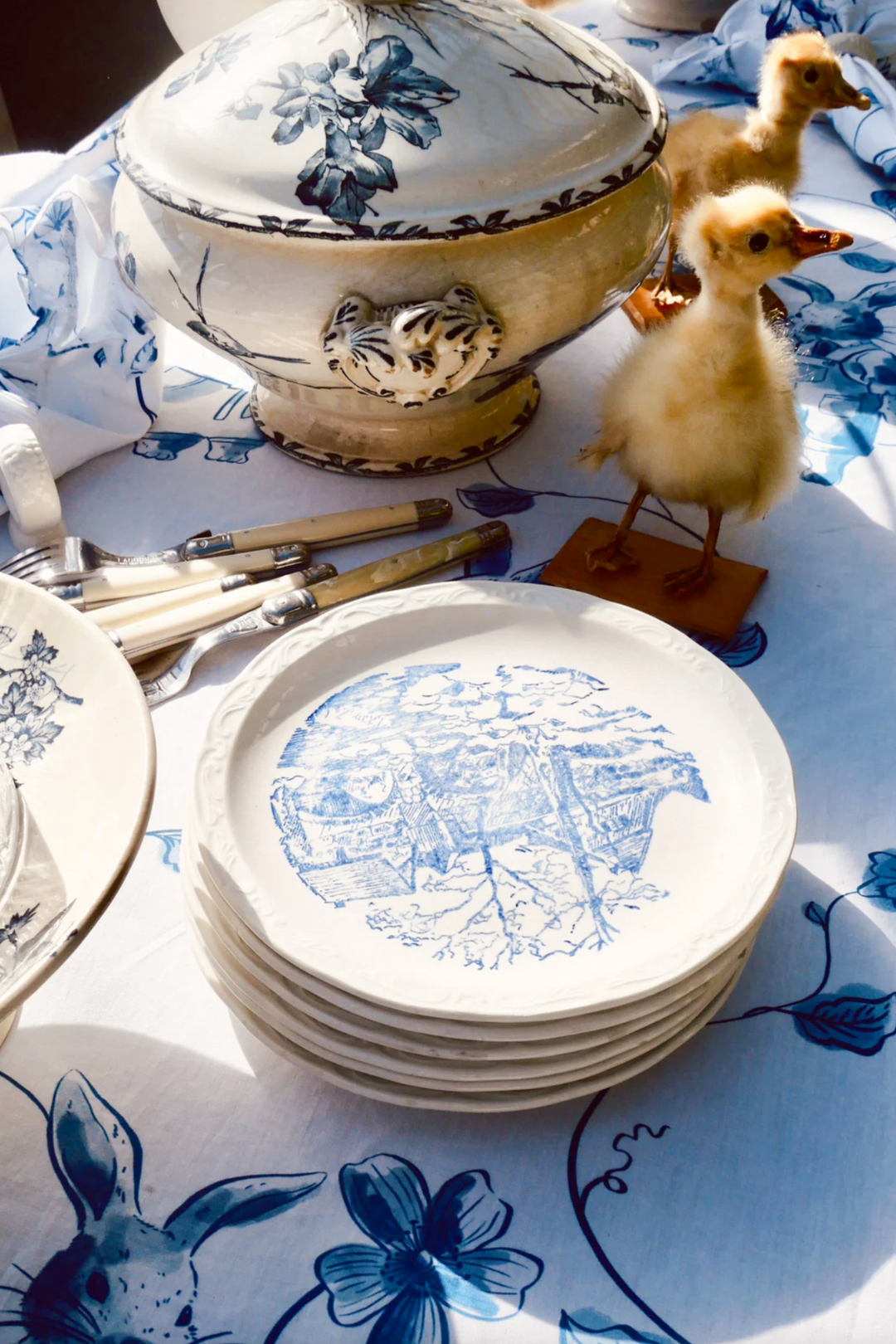 Lily Bobtail Tablecloth – The Farmers Wife