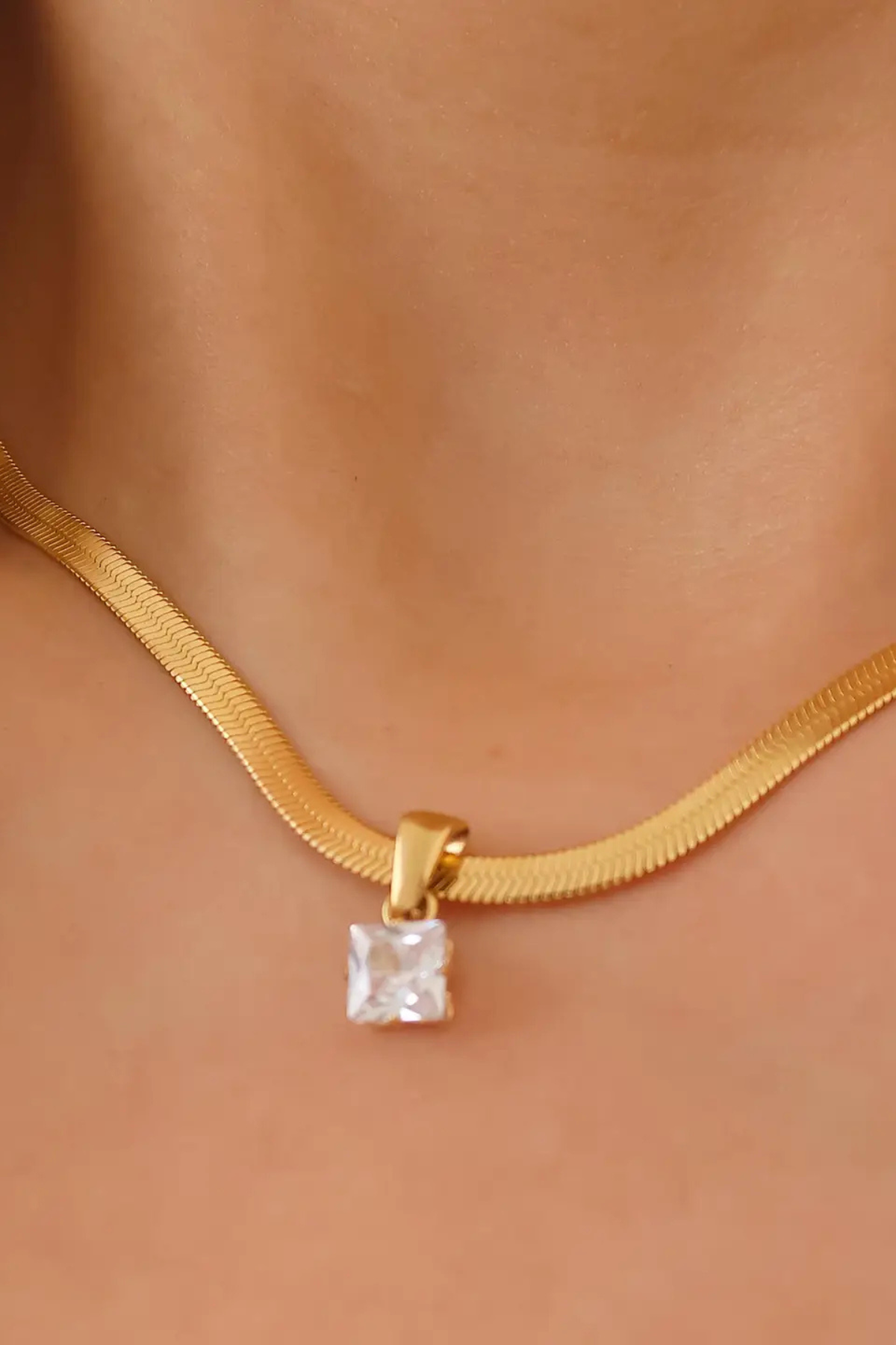 Blanc Snake Chain Pendant Necklace