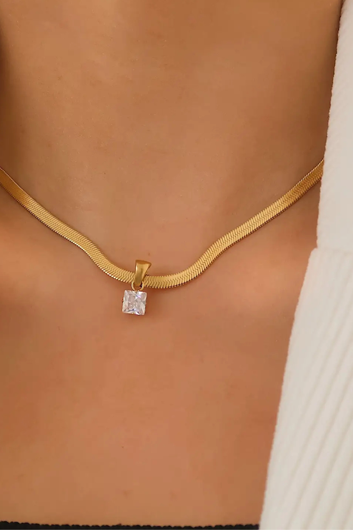 Blanc Snake Chain Pendant Necklace
