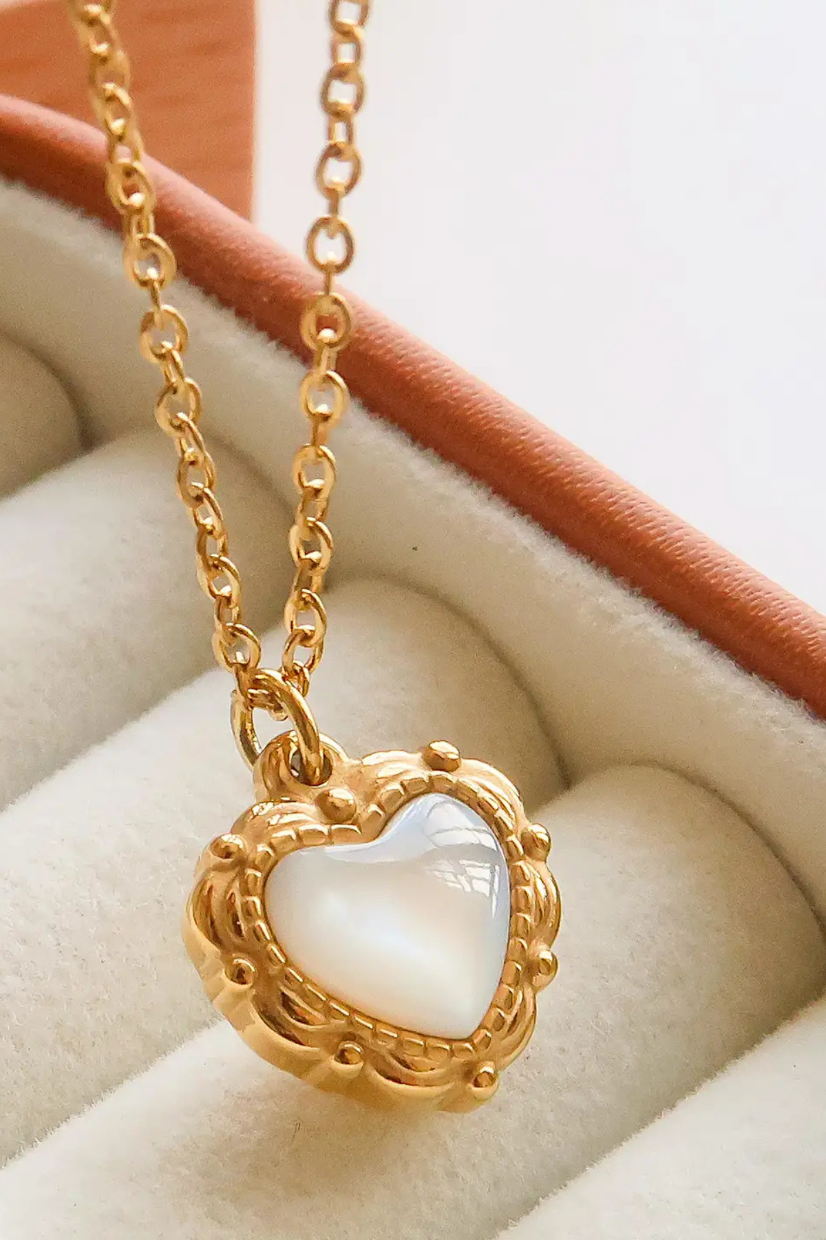 Josie Vintage Heart Pendant Necklace