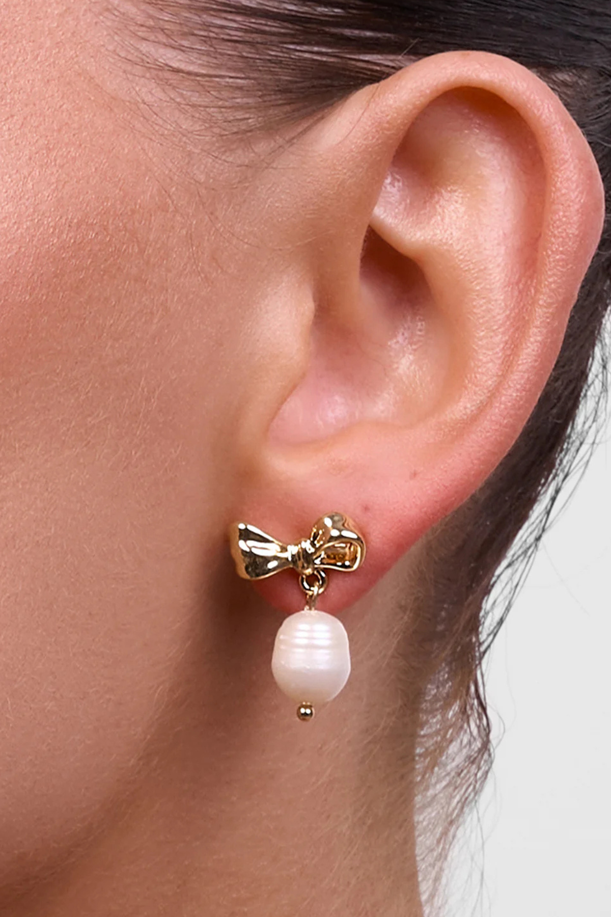 Alice Gold Bow Pearl Earring