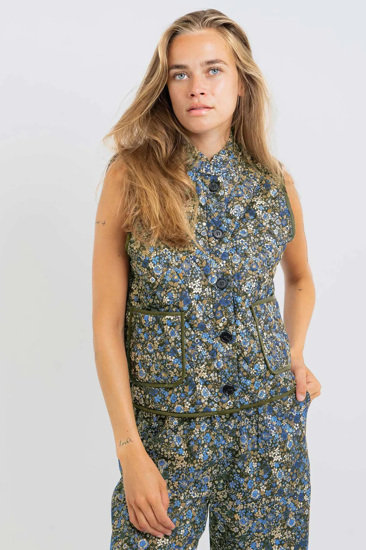 Cairo Quilted Vest Blue Floral