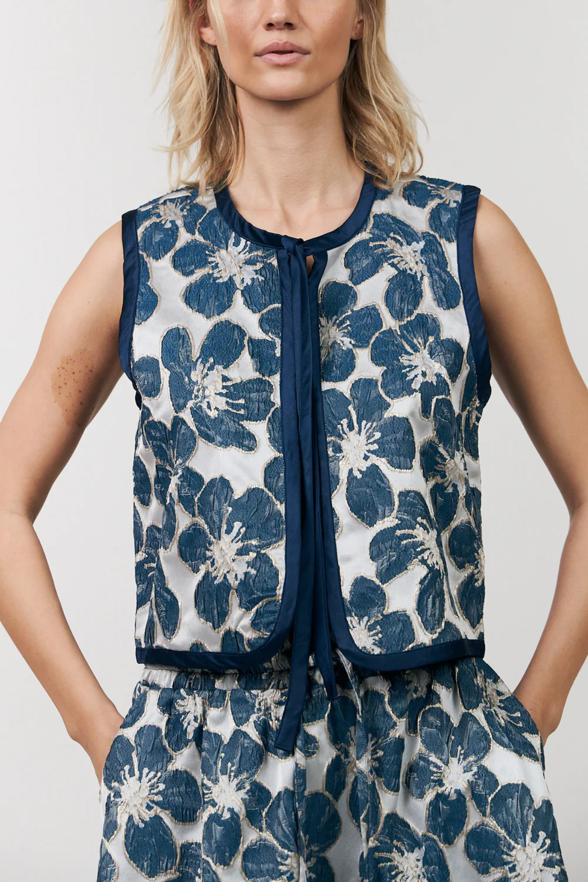 Liv Vest Blue