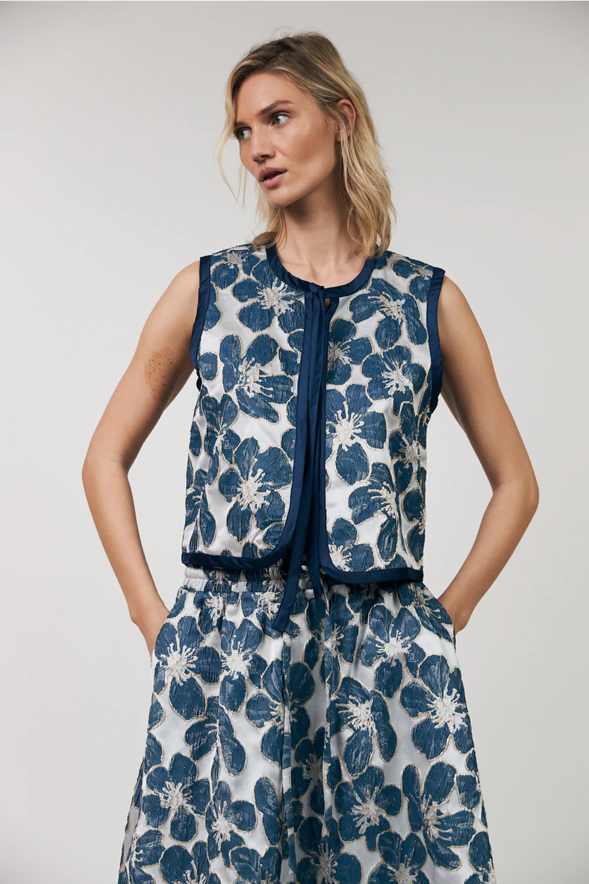 Liv Vest Blue