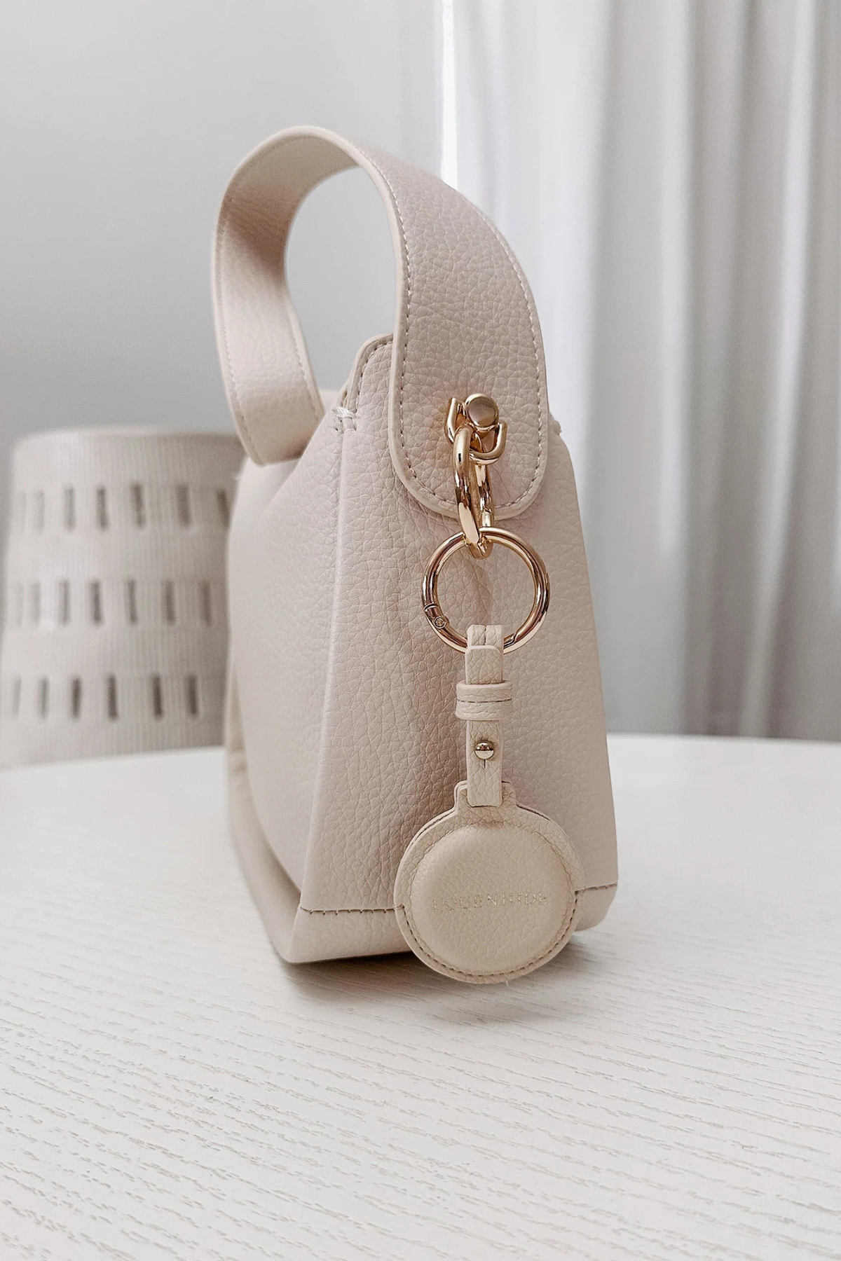 Opal Airtag Case Vanilla