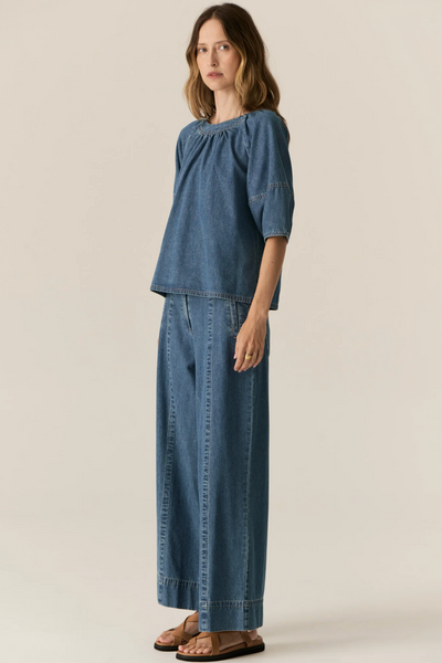 Carsen Top Light Wash