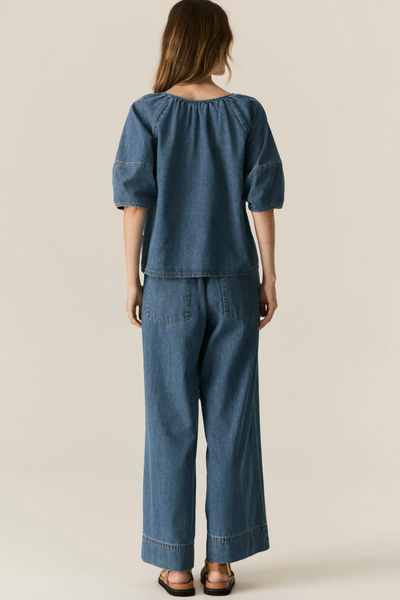 Carsen Top Light Wash