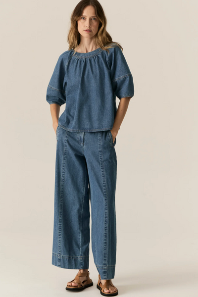 Carsen Top Light Wash