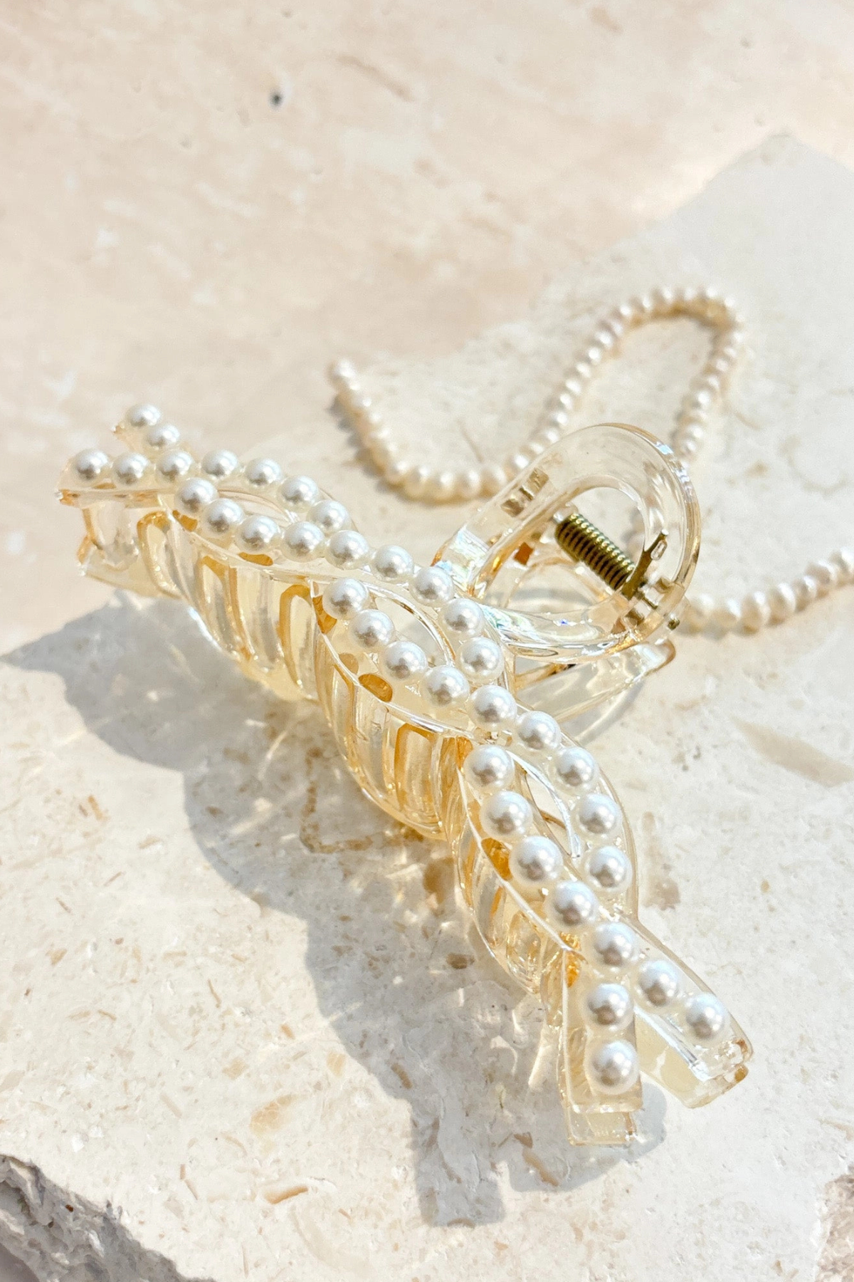 Twist Pearl Hair Claw Clip