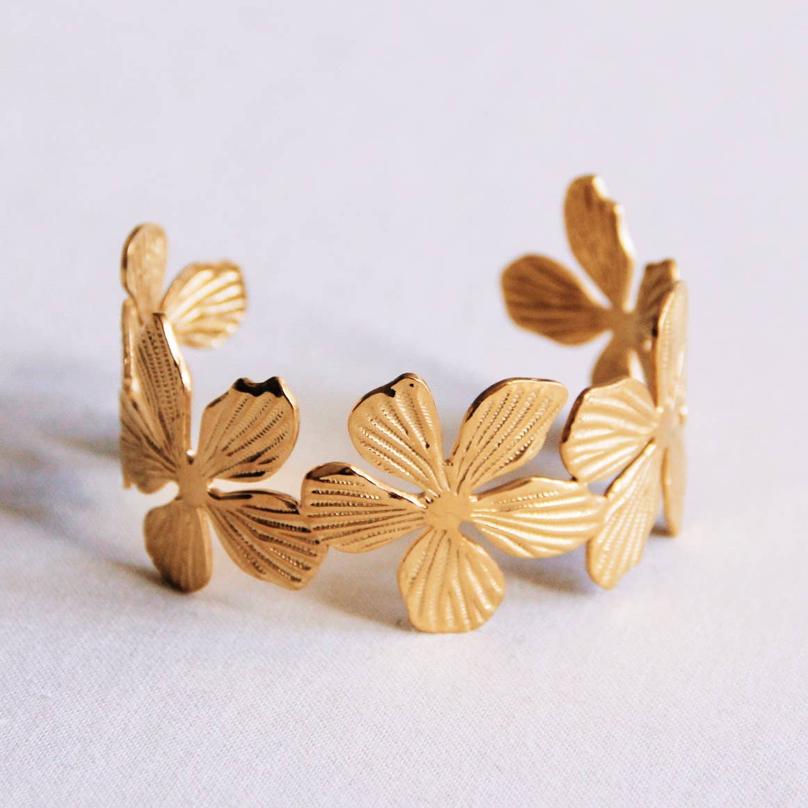 Flower Bangle Gold